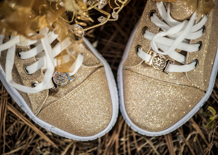 Kenapa Semua Orang Pakai Blazer & Sneakers Sekarang? Ini Rahasianya!