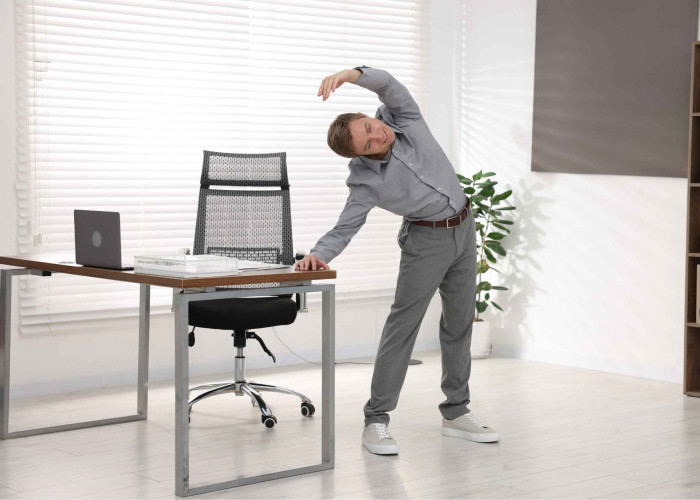 Badan Pegal-Pegal Karena Kelamaan Duduk? Lakukan 4 Gerakan Stretching Sederhana Ini