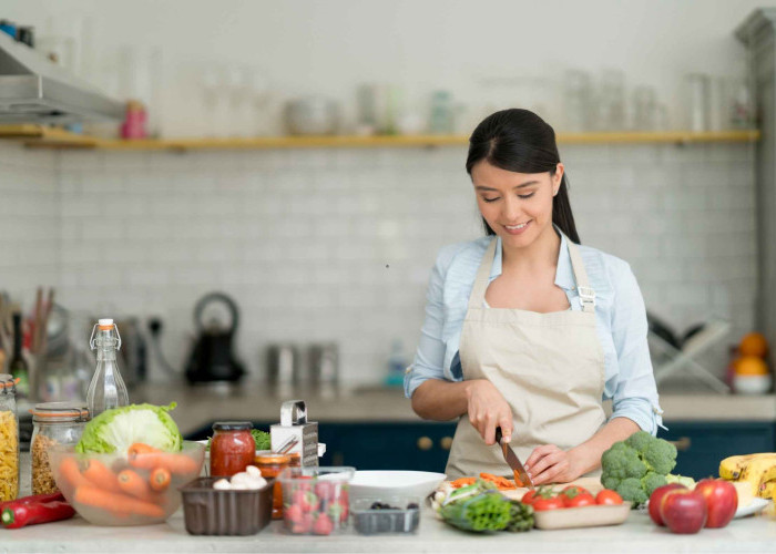 Bukan Cuma Bikin Kenyang: Trik Psikologis Mengubah Aktivitas Memasak Menjadi Healing Mental