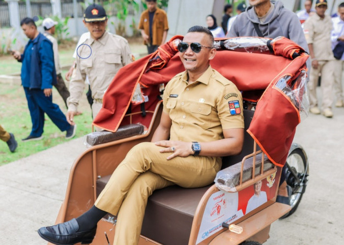 160 Becak Listrik Dibagikan di Bogor, Pengayuh Lansia Tak Lagi Perlu Kayuh Manual