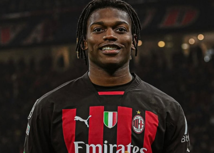Barcelona Lirik Rafael Leao Usai Gagal Datangkan Luiz Diaz: Araujo ke AC Milan?