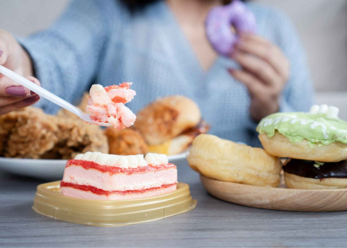 Suka Makan Saat Stres? Awas Gangguan Emotional Eating yang Bikin Berat Badan Melonjak