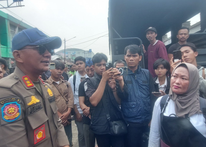 Takut Kehilangan Pembeli, PKL MA Salmun Minta Izin Berjualan di Pelataran Toko