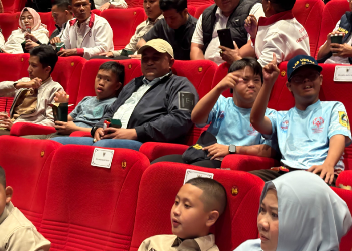 Bupati Bogor Ajak Puluhan Anak Disabilitas Nonton Film Istimewa, Dorong Kepedulian Bersama 