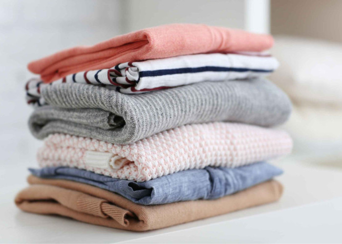 Punya Sweter Kesayangan Jadi Kedodoran? Ini Etika Mencuci Baju Rajut yang Benar
