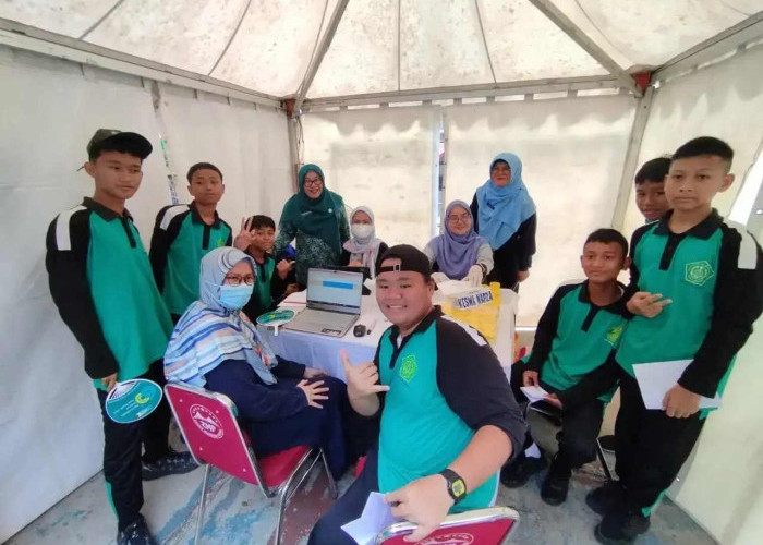 Cegah Anemia dan Narkoba, Pelajar Depok Ikuti Pemeriksaan Gratis