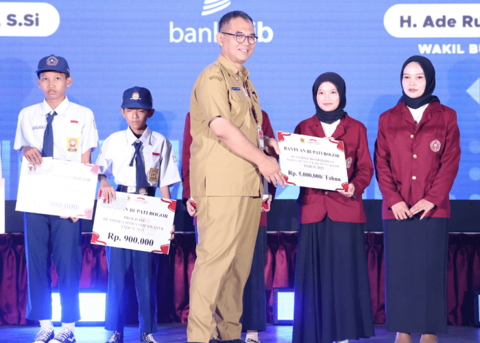 Pemkab Bogor Resmi Salurkan Beasiswa Istimewa untuk Siswa SMP Swasta dan Guru PAUD