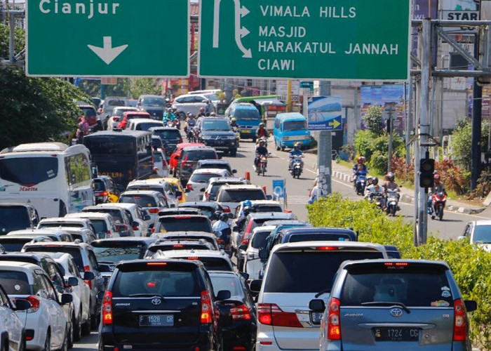 24 Ribu Kendaraan Padati Jalur Puncak, Polisi Berlakukan Satu Arah ke Jakarta