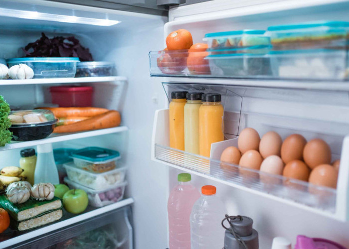 Jangan Asal Cemplung! Ini Cara Menata Kulkas yang Benar Agar Bahan Makanan Awet