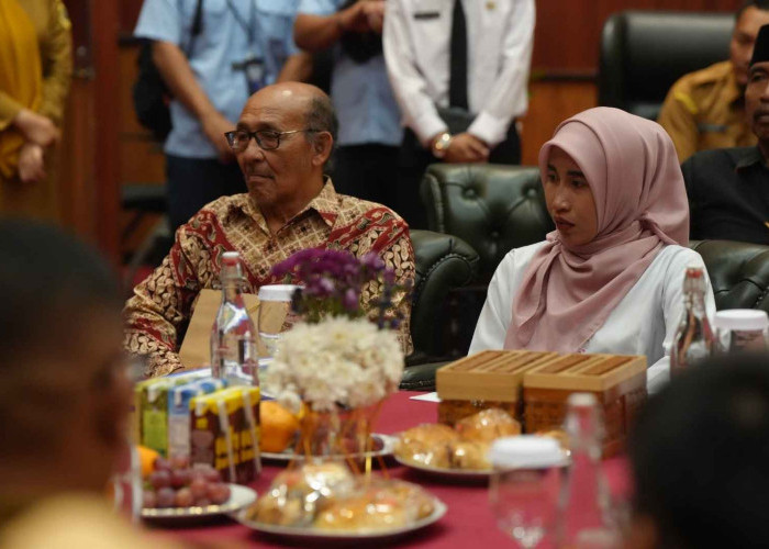 Dedikasi Dua Tokoh Inspiratif Mendapat Penghargaan dari Bupati Bogor