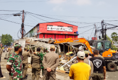 Satpol PP Kabupaten Bogor Tertibkan Bangunan Liar di Pasar Cisarua Puncak
