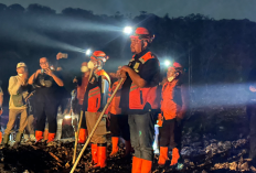 Kebakaran TPA Galuga Belum Tuntas, Bupati Bogor Pastikan Pemadaman Terus Berlanjut